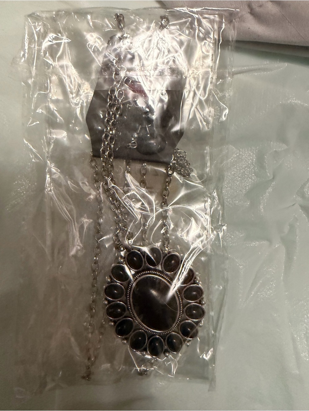 ‼️5 for $10‼️Silver-Tone Black Stone Floral Pendant Necklace